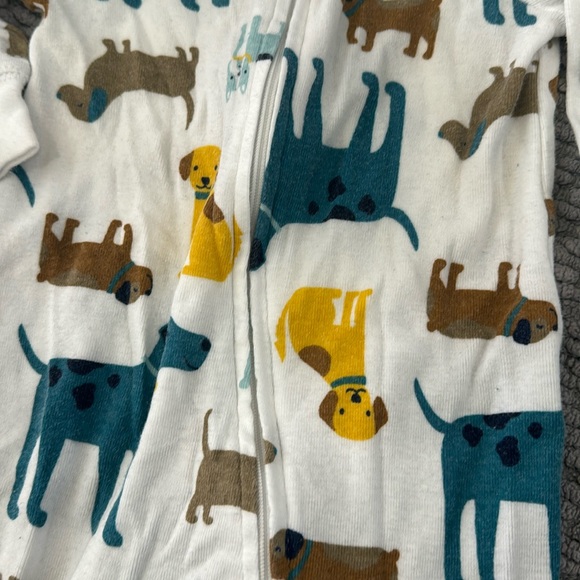 👶🏼 🐶 Carters Footie Pajama Lot 2 Twins Size 6 month Two way zipper Dogs EUC - Picture 2 of 5
